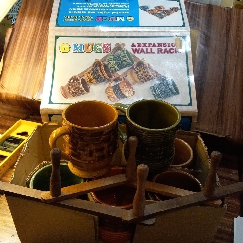 Vintage mcm farmhouse shabby chic coffee  cup mug ser with wooden wall holder